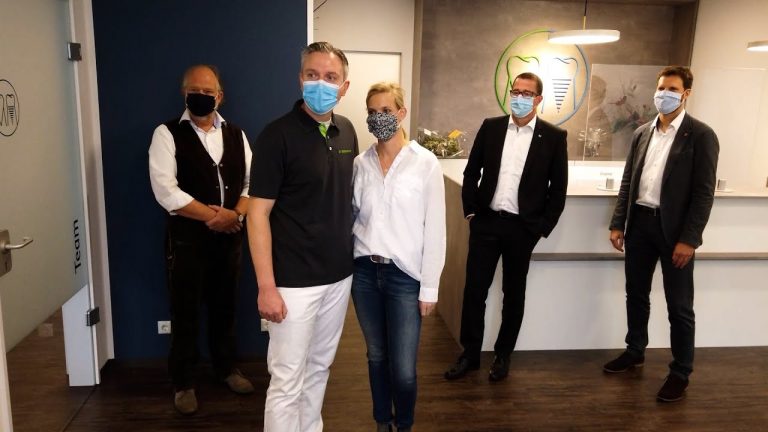 Dr. Möller-Morlang eröffnet seine neue Zahnarztpraxis.