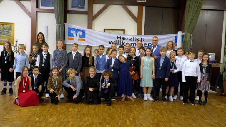 Schüler und Schülerinnen zeigen ihr Tanztalent – Mad Hot Ballrom