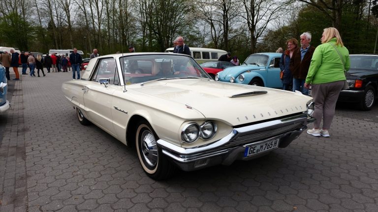 Chrom, Charme & echte Klassiker: Das große Oldtimertreffen in Schermbeck!