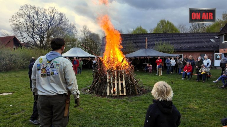 Schermbeck in Flammen: Drei Osterfeuer, eine brennende Tradition!