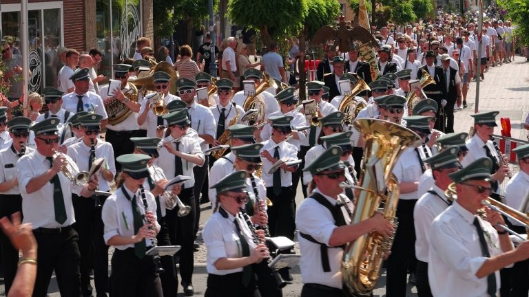 Doppel-Umzug im Ausnahmezustand! Ganz Schermbeck feiert Schützenfest 🎉